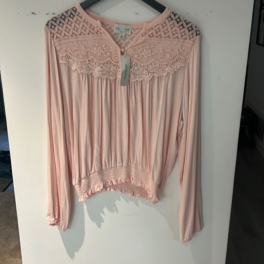 NWT Jun&Ivy pink floral crochet long sleeves top M
